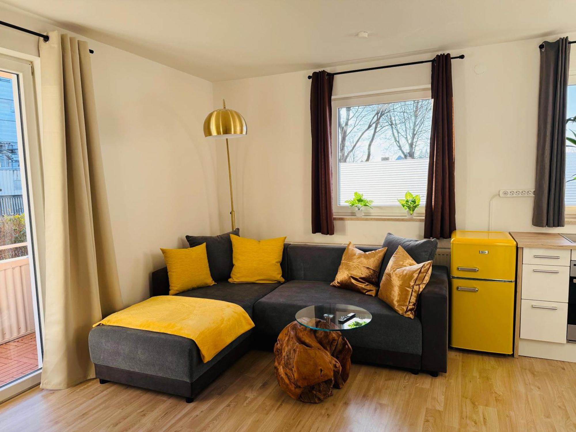 Yay - 65M2 Apartment Am Bahnhof - Smart Tv - Internet - Kaffee - Waschmaschine - Trockner Muehldorf am Inn ภายนอก รูปภาพ