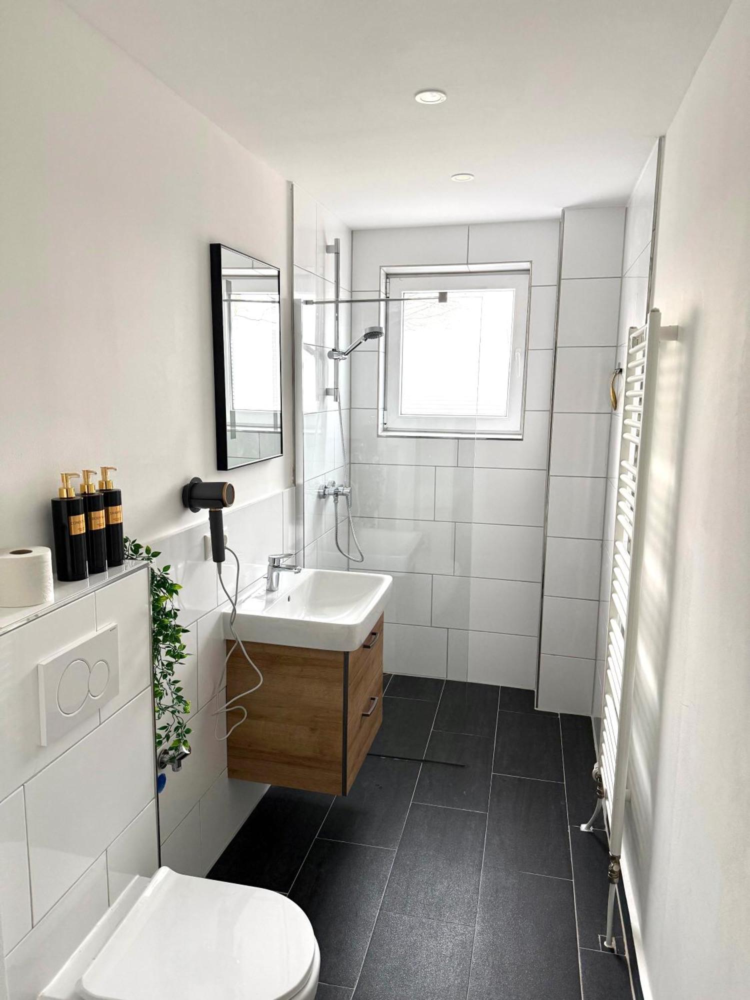 Yay - 65M2 Apartment Am Bahnhof - Smart Tv - Internet - Kaffee - Waschmaschine - Trockner Muehldorf am Inn ภายนอก รูปภาพ
